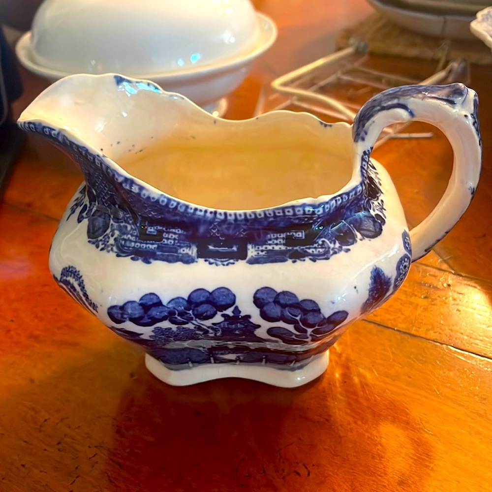 Buffalo pottery creamer.  In excellent vintage condition